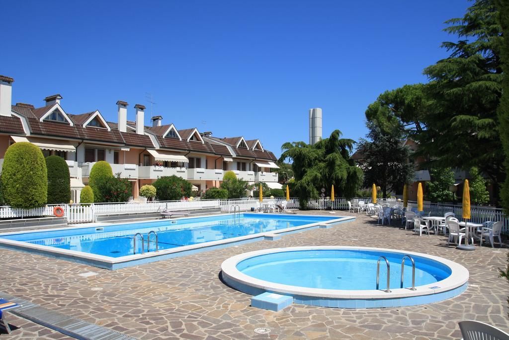 Residence Equilio Family Apartments Lido di Jesolo Kültér fotó